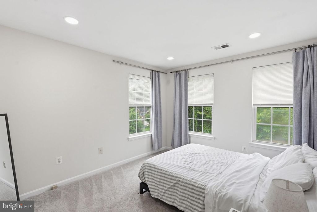 Image 10 of property listing at 1908 ORCHARD HILL DR, Fort Washington, MD 20744