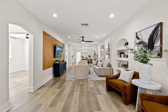 103 E LAMBRIGHT STREET, Tampa, FL 33604