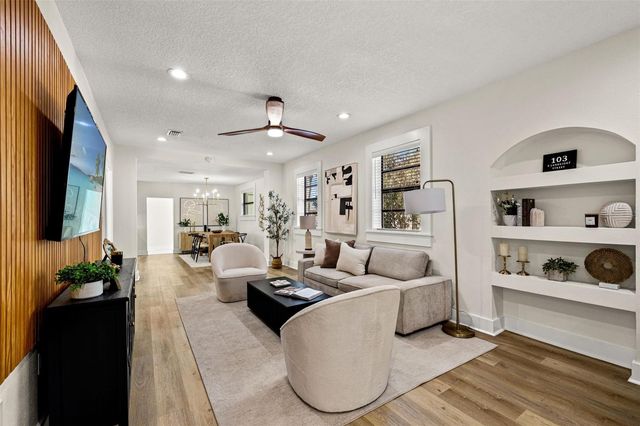 103 E LAMBRIGHT STREET, Tampa, FL 33604