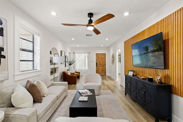 103 E LAMBRIGHT STREET, Tampa, FL 33604