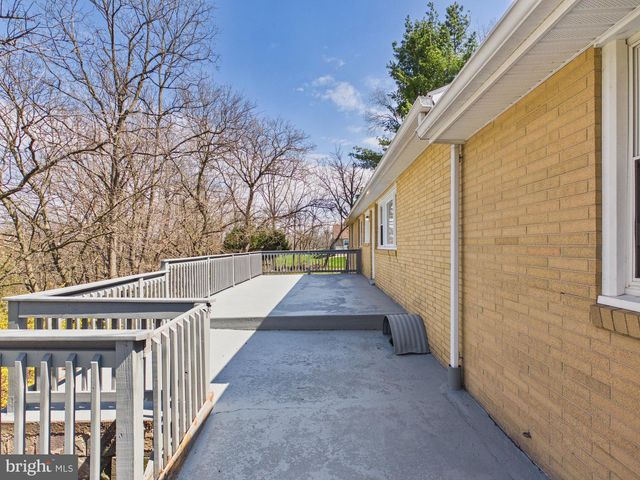 6030 RESTVIEW DR, Harrisburg, PA 17112