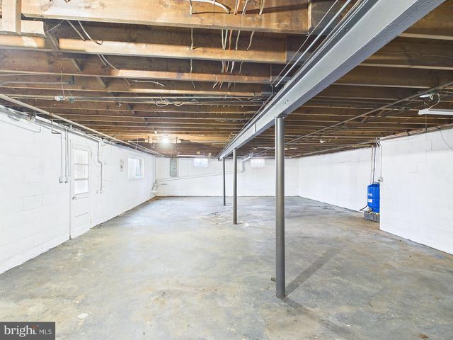 6030 RESTVIEW DR, Harrisburg, PA 17112