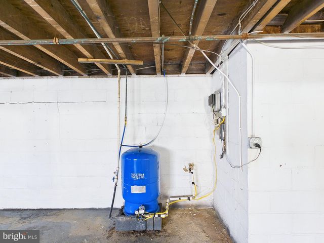 6030 RESTVIEW DR, Harrisburg, PA 17112