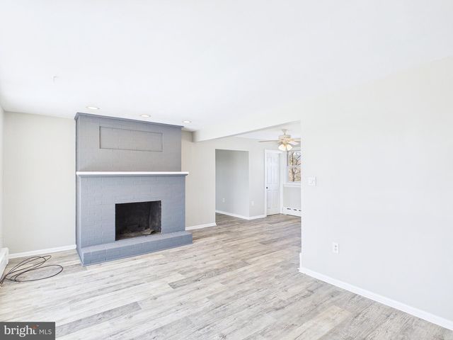 6030 RESTVIEW DR, Harrisburg, PA 17112