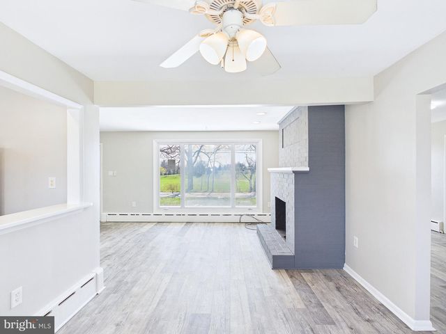 6030 RESTVIEW DR, Harrisburg, PA 17112