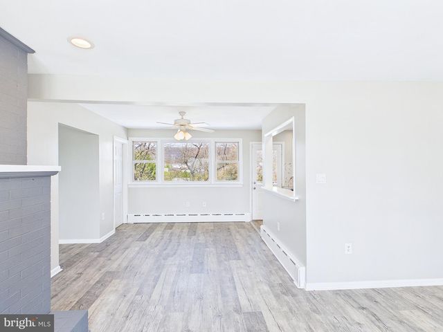 6030 RESTVIEW DR, Harrisburg, PA 17112