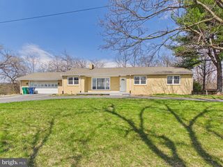 6030 RESTVIEW DR, Harrisburg, PA 17112