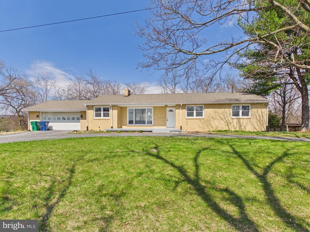 6030 RESTVIEW DR, Harrisburg, PA 17112