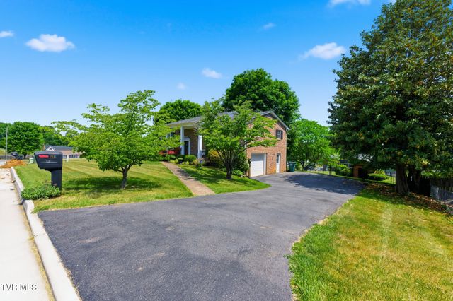 211 Independence Drive, Bristol, VA 24201