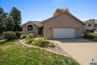 2621 S Avondale Ave, Sioux Falls, SD 57110