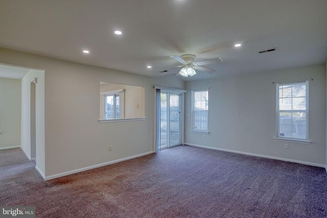 3 WATERFALL DR, Dover, DE 19904