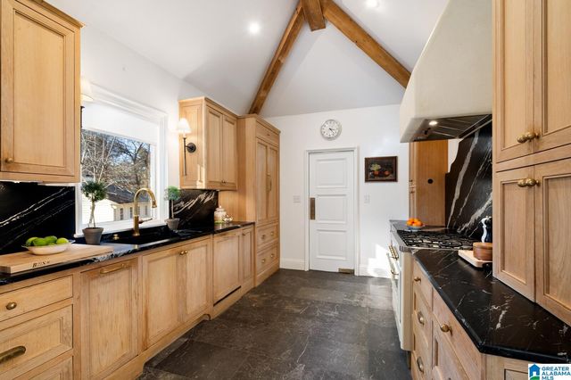 20 EDEN CIRCLE, Mountain Brook, AL 35213