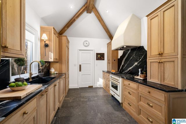 20 EDEN CIRCLE, Mountain Brook, AL 35213