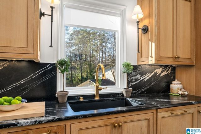 20 EDEN CIRCLE, Mountain Brook, AL 35213