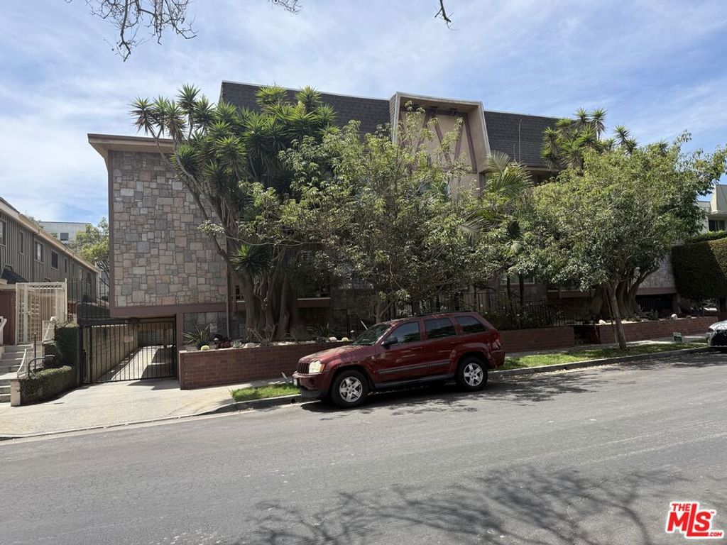 1849 Greenfield Avenue 106, Los Angeles, CA 90025 — photo 2
