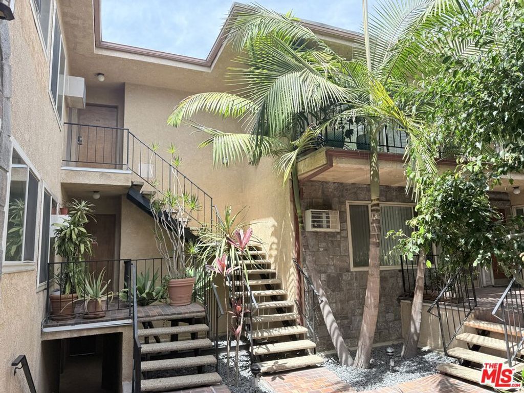 1849 Greenfield Avenue 106, Los Angeles, CA 90025 — photo 3
