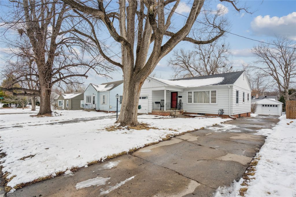 2415 48th Street, Des Moines, IA 50310
