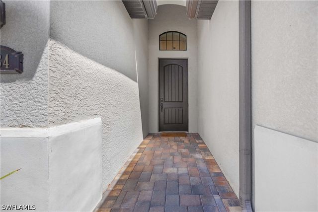 9234 Veneto PL, Naples, FL 34113