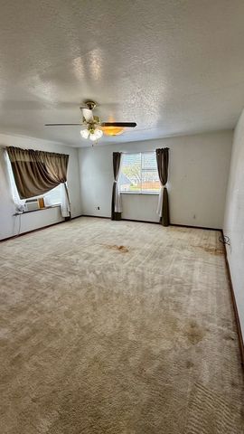 712 N Walnut Street, Weatherford, TX 76086