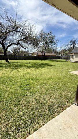 712 N Walnut Street, Weatherford, TX 76086