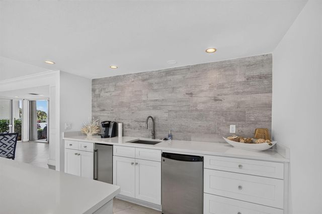 5400 N Ocean Drive SE 7b, Singer Island, FL 33404