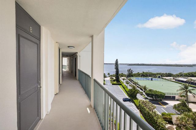 5400 N Ocean Drive SE 7b, Singer Island, FL 33404