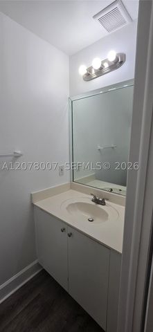 8027 NW 8th St 13, Miami, FL 33126