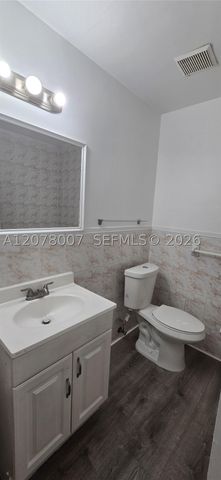 8027 NW 8th St 13, Miami, FL 33126