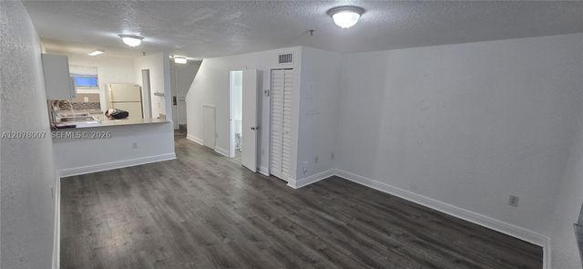 8027 NW 8th St 13, Miami, FL 33126