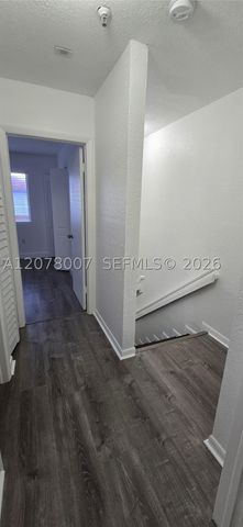 8027 NW 8th St 13, Miami, FL 33126