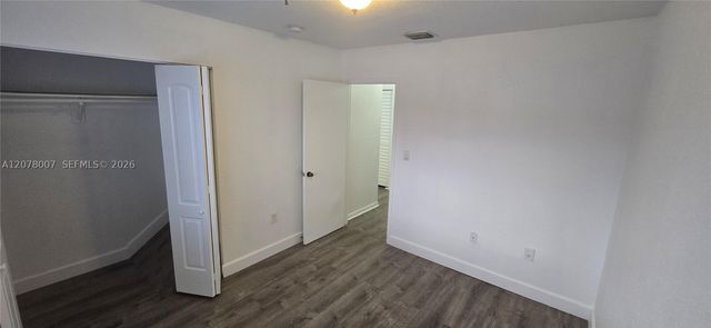 8027 NW 8th St 13, Miami, FL 33126