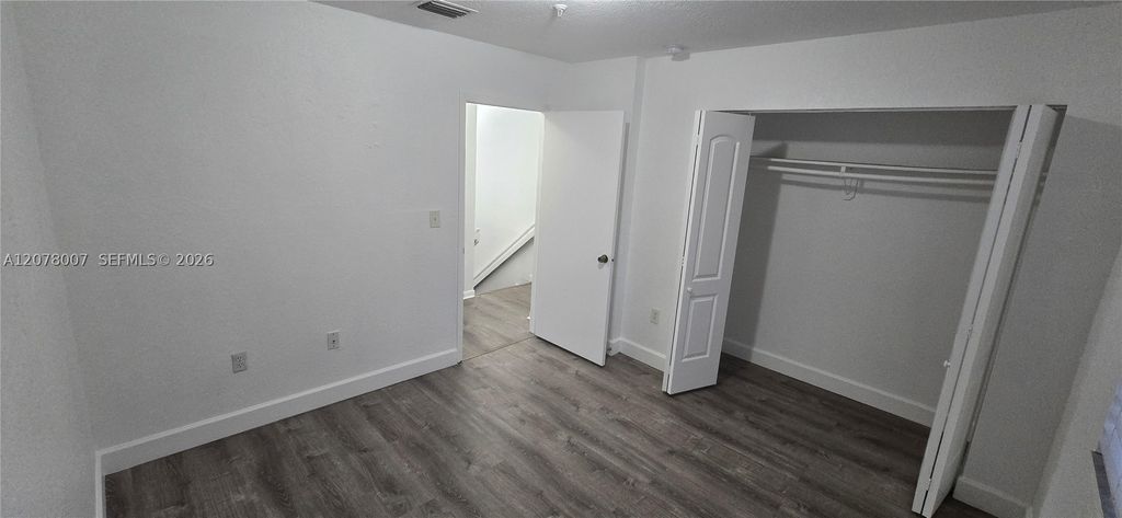 8027 NW 8th St 13, Miami, FL 33126