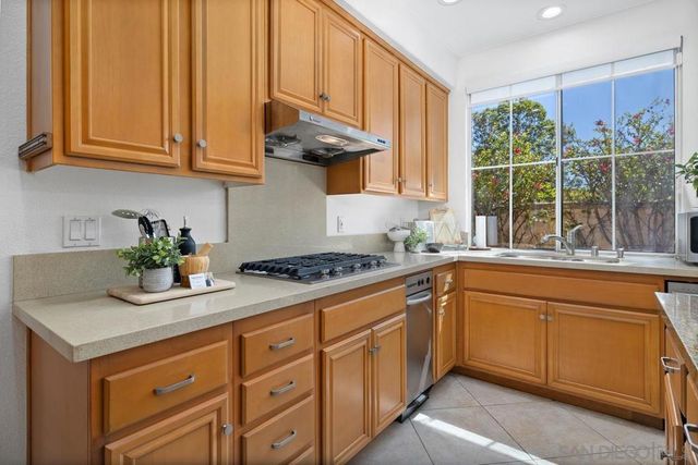 5381 Renaissance Ave, San Diego, CA 92122
