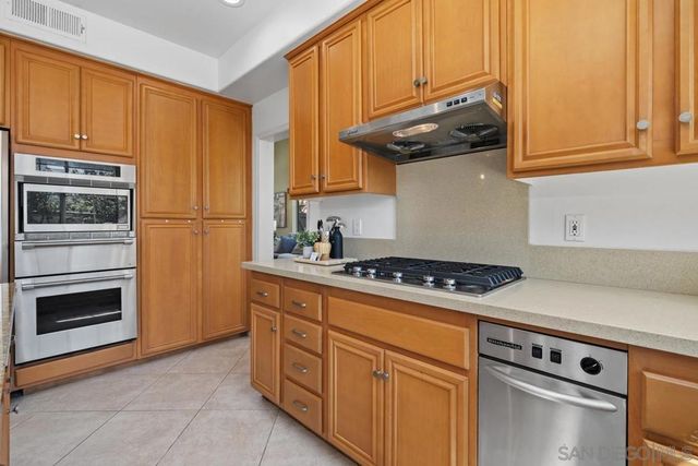 5381 Renaissance Ave, San Diego, CA 92122