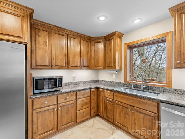 67 Ossarooga Court, Brevard, NC 28712