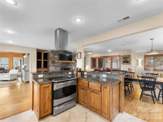 67 Ossarooga Court, Brevard, NC 28712