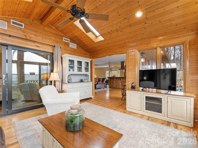 67 Ossarooga Court, Brevard, NC 28712