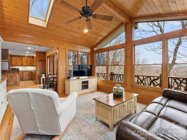 67 Ossarooga Court, Brevard, NC 28712