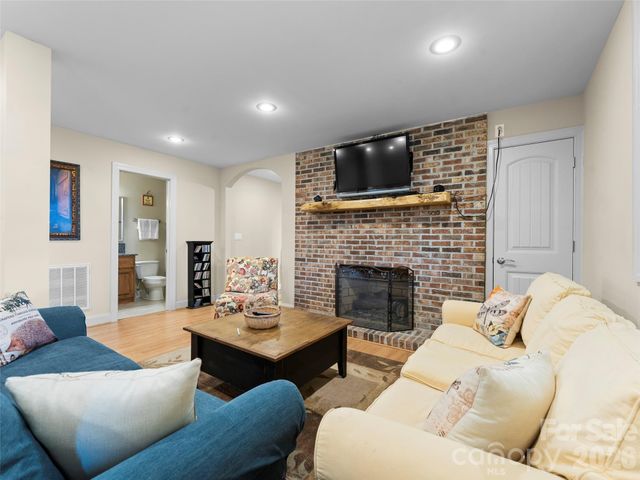 67 Ossarooga Court, Brevard, NC 28712