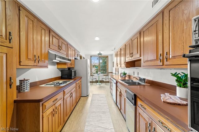 5200 Three Village Drive LLB, Lyndhurst, OH 44124