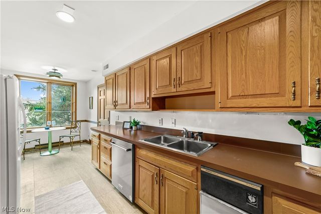 5200 Three Village Drive LLB, Lyndhurst, OH 44124