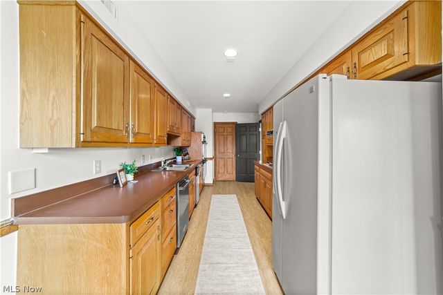 5200 Three Village Drive LLB, Lyndhurst, OH 44124