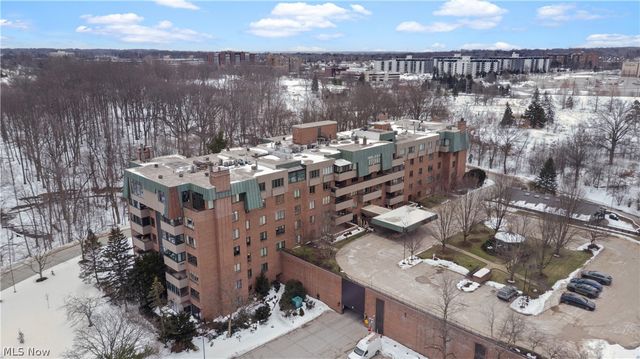 5200 Three Village Drive LLB, Lyndhurst, OH 44124