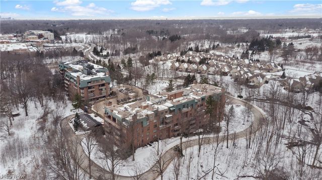 5200 Three Village Drive LLB, Lyndhurst, OH 44124