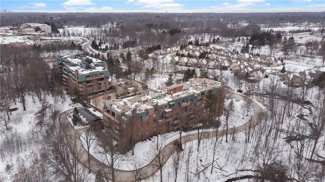 5200 Three Village Drive LLB, Lyndhurst, OH 44124