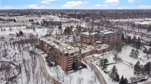 5200 Three Village Drive LLB, Lyndhurst, OH 44124