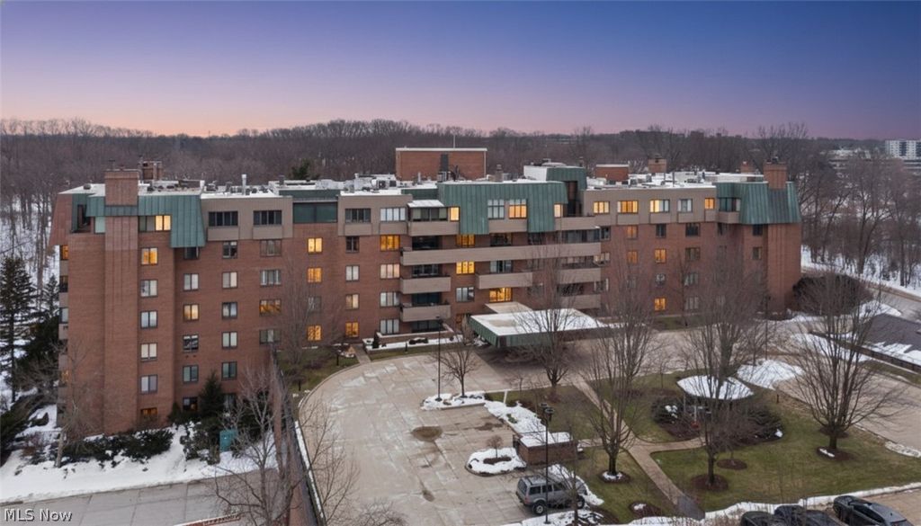 5200 Three Village Drive LLB, Lyndhurst, OH 44124