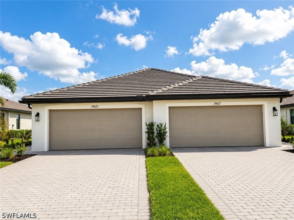 19617 Hinkley DR, Estero, FL 33928