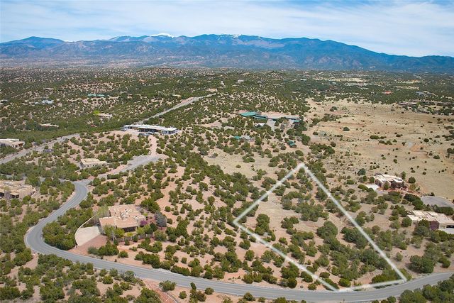 18 Sundance Drive, Santa Fe, NM 87506
