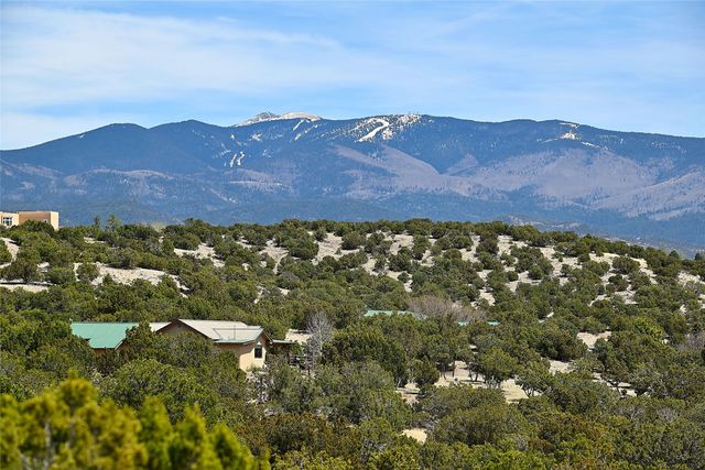 18 Sundance Drive, Santa Fe, NM 87506